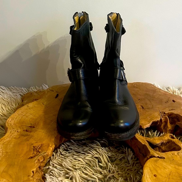 Frye moto boots! ✌️ - Picture 2 of 5